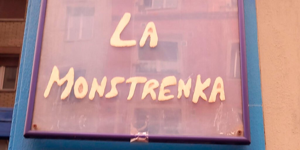 La Monstrenka, Andrés Bezares, Polvo