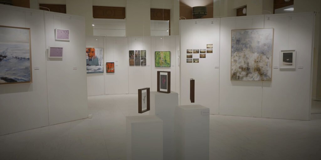 Exposiciones Escuela de Artes y Oficios: Iniciativas y Una Habitación Propia