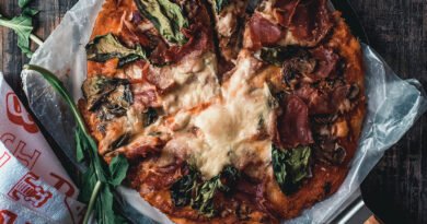 Pizza de burrata, rúcula, jamón ibérico y champiñones