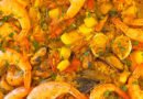 Paella con coco, hongos y langostinos