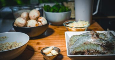 Risotto cremoso con champiñones al pesto y gambas