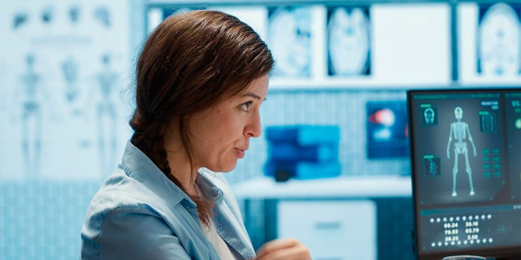 ¿Nos diagnosticarán algún día los robots? Lo que he aprendido en un Máster de Innovación en Ciencias Sanitarias