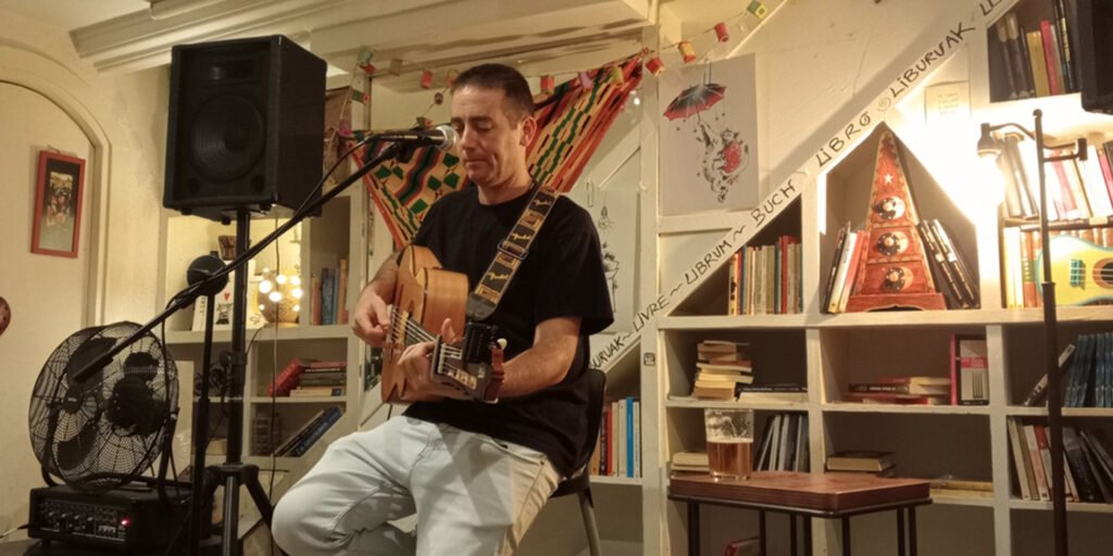 Crónicas cancionísticas