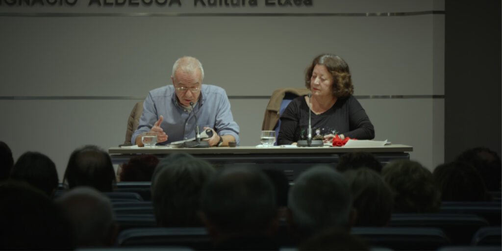 Resonancias de "Entre dos mundos" y la voz poética de Blanca Sarasua