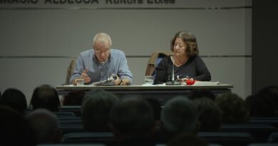 Resonancias de "Entre dos mundos" y la voz poética de Blanca Sarasua