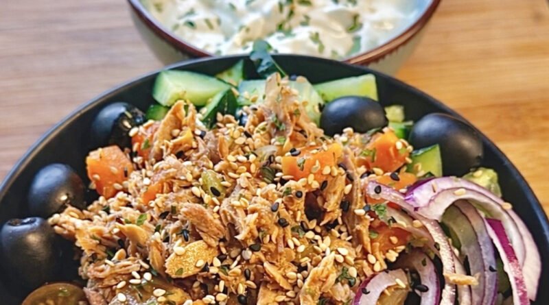Bowl mediterráneo con atún: sabor, salud y buen humor en un solo plato