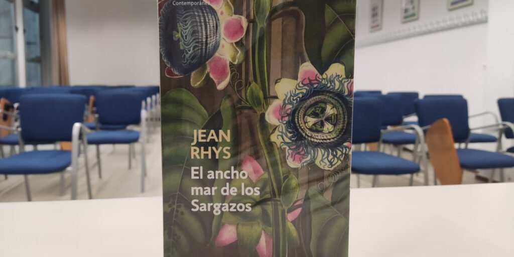 La loca del ático, tintes autobiográficos y calor asfixiante