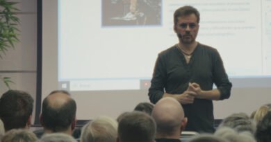 Juanma Bajo Ulloa repasa el largo camino de "El Mal" y reflexiona sobre el cine, el poder y la sociedad