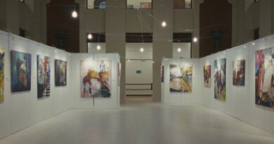 Iker Sánchez Silva convierte la Escuela de Artes y Oficios en un viaje visual inspirado en Mussorgsky